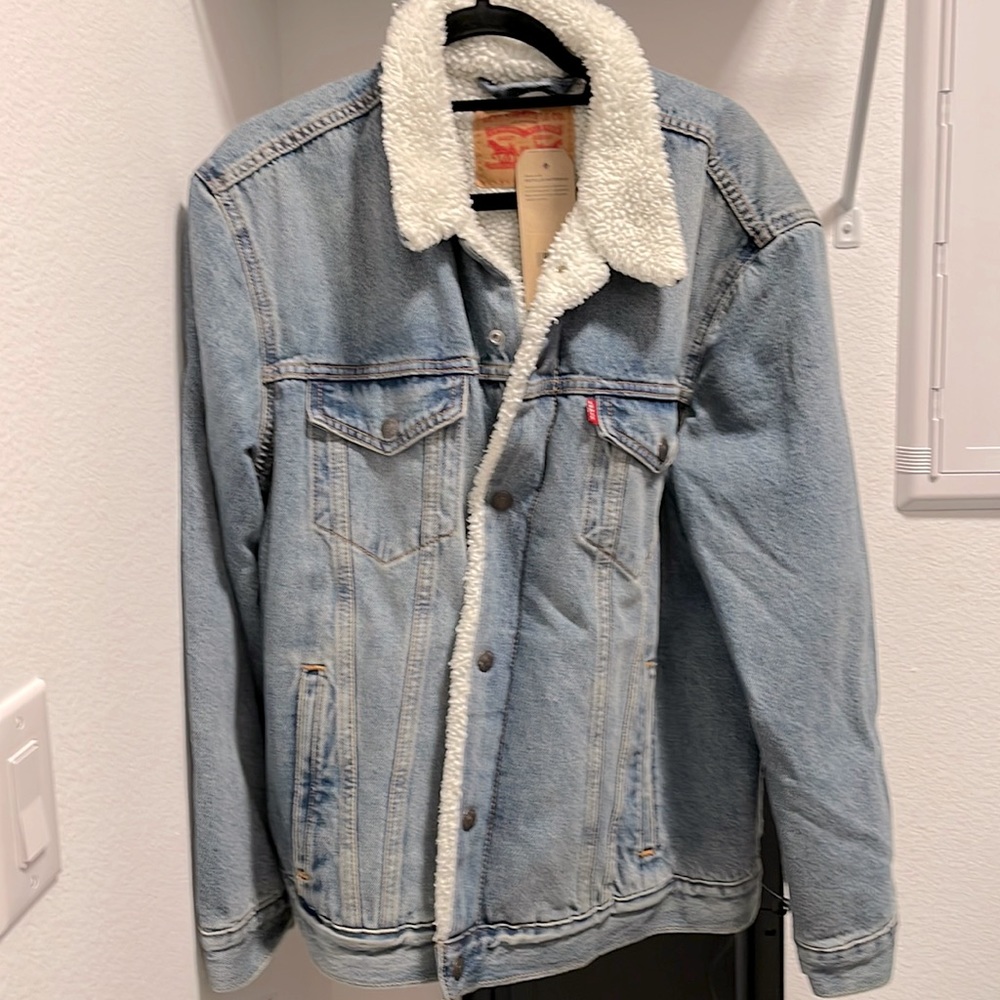NWT Levi’s Sherpa lined denim jacket